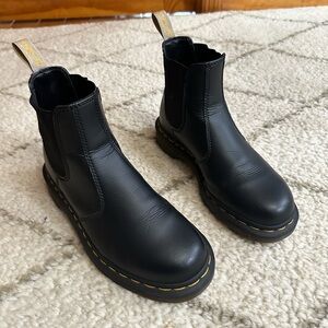 Dr. Martens Vegan 2976 Felix Chelsea Boots